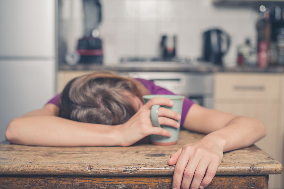 <p><strong>bitkin, aşırı yorgun, çok yorgun</strong></p><p><strong>*****************************************************************************************</strong></p><p>Ich bin todmüde.</p><p>Çok yorgunum.</p>