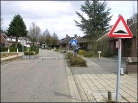 <p>is inhalen verboden bij verschillende verhoogde inrichtingen</p>