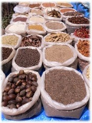 <p>/ˈfleɪ.vər.ɪŋ/ chất tạo hương vị; gia vị</p>