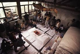 <p>Zhang Huan & Rong Rong, <em>65kg, </em>1994</p>