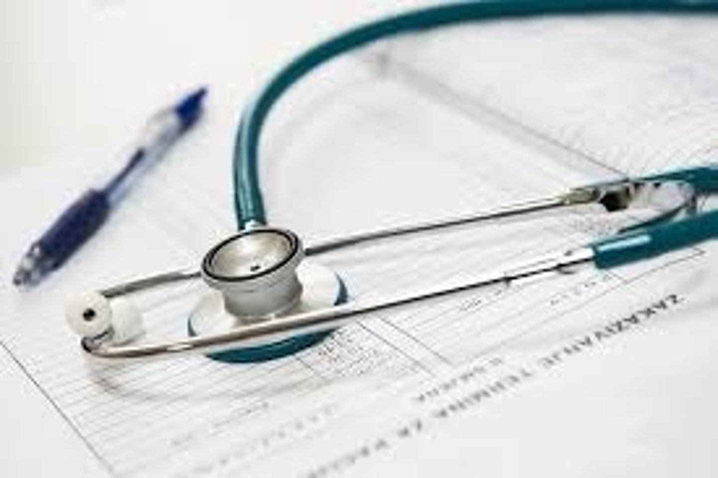<p>chẩn đoán / sự chẩn đoán The doctor managed to ___________ the illness after a few tests.</p>