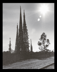 <p>Folk artists / Naïve or outsider artists</p><p></p><p>Nuestro Pueblo, distant view.</p><p>1921-1954.Mixed media.</p><p>Height 100'.Watts, California. Photograph: Duane Preble. [Fig. 1-6a]</p>