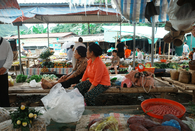 <p>Is a designated booth or space located inside a larger cluster of vendors, such as an open-air market, flea market, or street fair.</p>