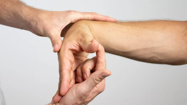<p>- rule out De Quervain's tenosynovisitis</p><p>- stresses Abductor Pollicis longus and extensor pollicis brevis</p><p>- patient's wrist fully flexed with thumb in full abduction and full extension. Examiner applies force into adduction and flexion while the patient resists.</p><p>(+): reproduction of pain</p>