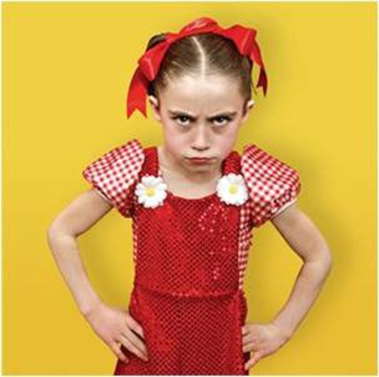 <p>(general English) cái cau mày phản đối Ví dụ: She frowned in disapproval.</p>