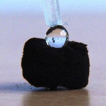 <p><span>Quel est le matériau artificiel, extrêmement léger et noir, composé d’un réseau de tubes de carbone et connu pour être l’un des solides les plus légers au monde ?</span></p>