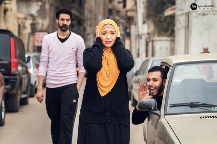 <p>مزاحمت، آزار</p>