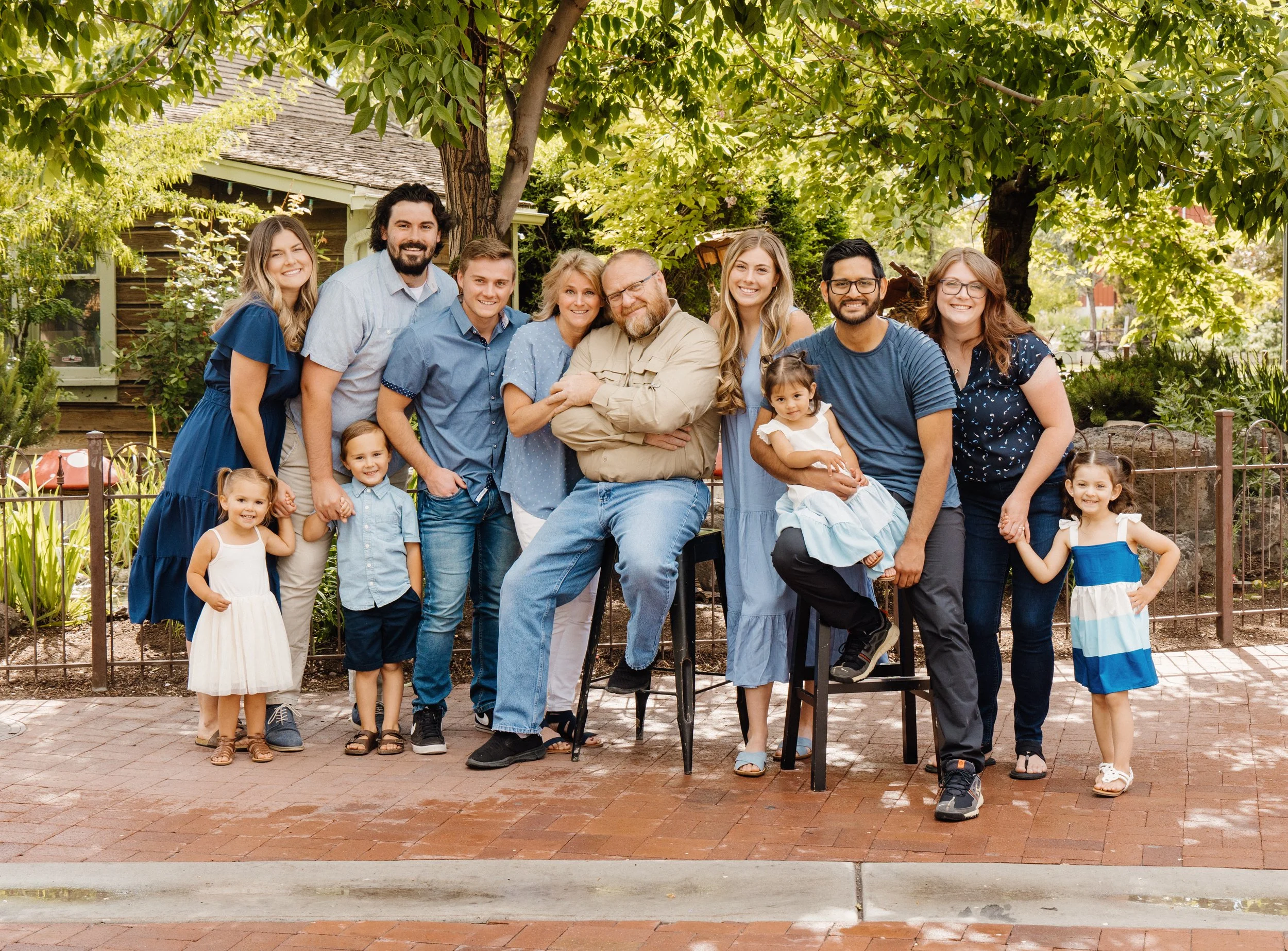 <p> family that includes relatives like grandparents, aunts, uncles, and cousins</p>
