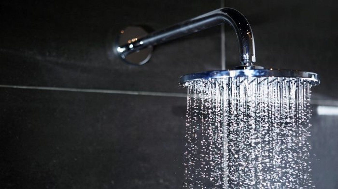 <p>water rate, water charge</p>