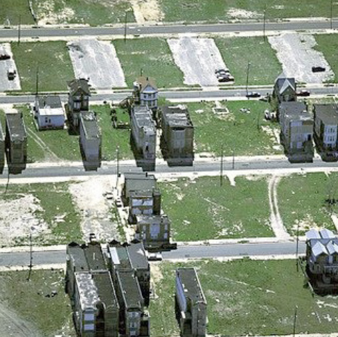 <p>Shrinking City → Is characterized by population decrease and the emptying of urban areas. In Detroit, industrial decline and decentralization left bonded factories, infrastructure, housing and commercial lots</p>
