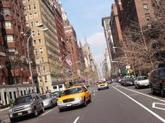 <p>The apartment is on an avenue</p>