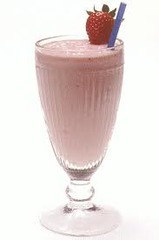 <p>a sweet drink made of milk, ice cream, and flavorings Example: He drank a cold strawberry _____ through a straw. sữa khuấy / sữa lắc c / u Sữa lắc xay từ sữa + kem tươi (ice cream) + si-rô. UK: /ˈmɪlk.ʃeɪk/ | US: /ˈmɪlk.ʃeɪk/</p>