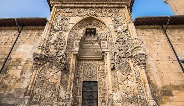 <p>Divriği Ulu Camii ve Külliyesi</p>