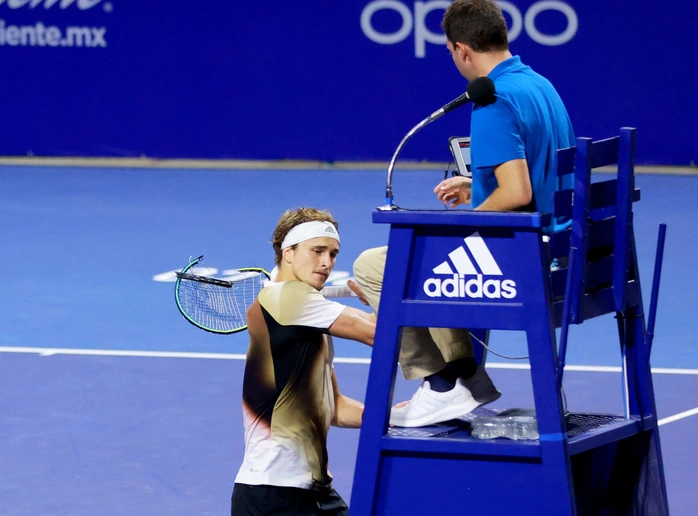 <p>(n): trọng tài sân tennis</p>