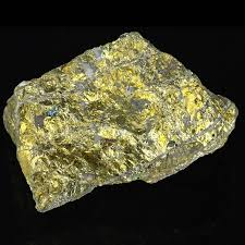 <ul><li><p>Brass yellow that is often tarnished to bronze</p></li><li><p>Black streak with a green tint</p></li></ul><p></p>