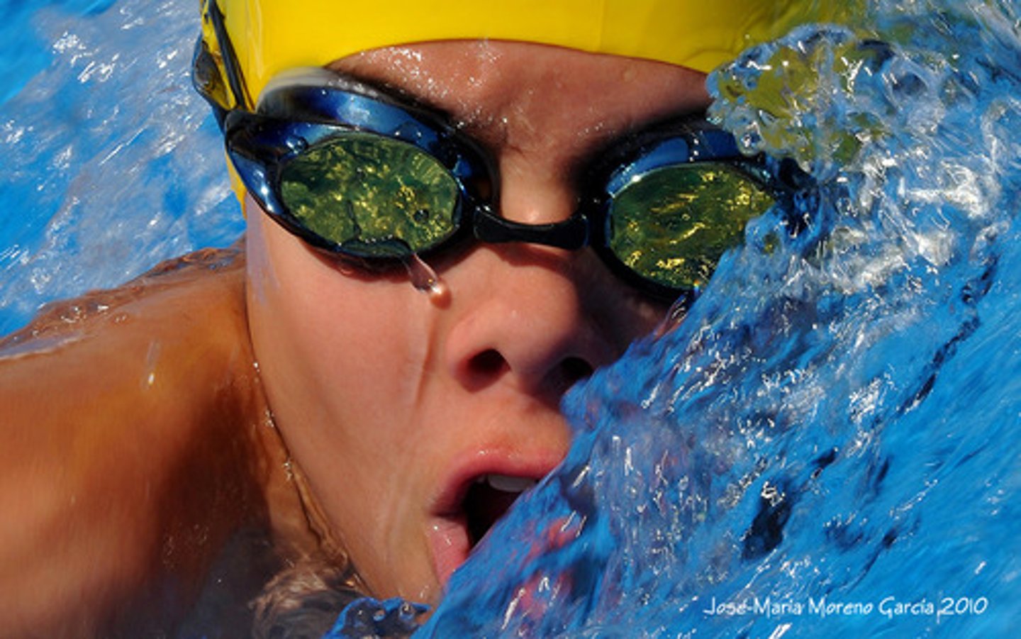 <p>swimming</p>