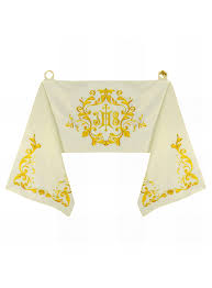 <p>Long rectangular vestment usually white, worn over the back and shoulders with its two ends handing down in front; used mainly for processions and Benediction</p>
