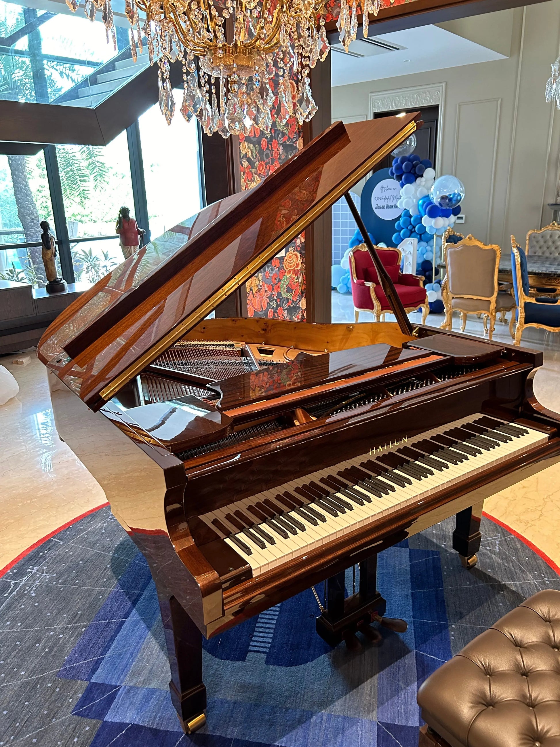 <p>piano (n) /piˈænəʊ/</p>