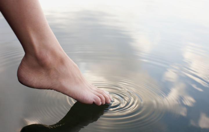 <p>Make small, quick movements from side to side, often because you're excited, uncomfortable, playful, or trying to get into/out of something.</p>