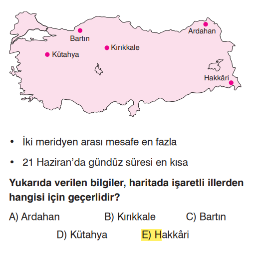 <p>Dünyanın şekli nedeniyle meridyenler arası mesafe Ekvator'dan kutuplara gidildikçe daralır. Türkiye'de en güneydeki nokta Ekvator'a en yakın olduğu için meridyenler arası mesafe burada en geniştir. Ayrıca 21 Haziran'da kuzeye gidildikçe gündüz süresi uzar; dolayısıyla en güneydeki ilde gündüz süresi en kısa olur.</p>