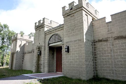 <p><span>__ hrad (this castle (m))</span></p>