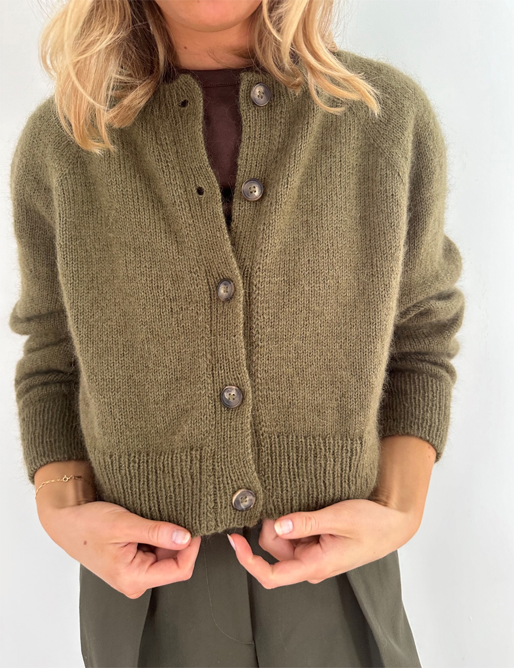 <p><strong>Cardigan</strong></p>