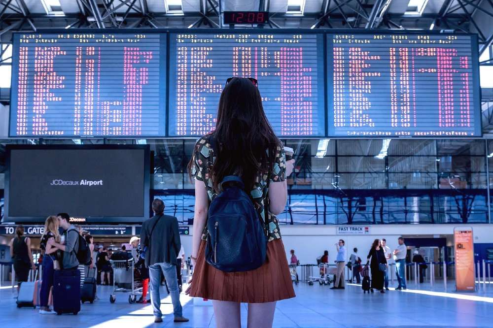 <p>(to wait at an airport between flights for a few hours) </p><p>I was very tired because I h__________ a__________ l__________ l__________ i__________ Istanbul Airport.</p>