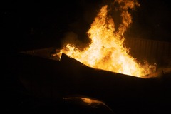 <p>(v, n) Rực sáng, tỏa nhiệt đỏ/ấm (than hồng). Ví dụ: White-hot coal on a fire glows in the dark.</p>