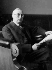 <p>громадсьеий і політичний жіяч, журналіст. Із 1927 головний редактор газети «Діло». 1925 один із засновників Українського національно-днмократичного об'єднання</p>