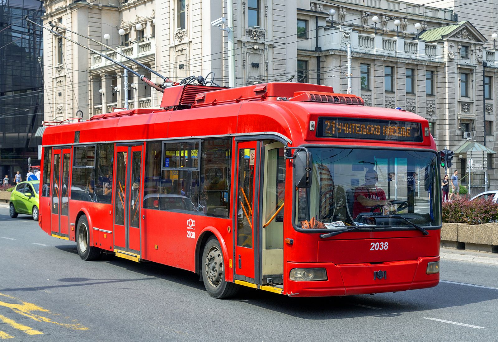 <p>trolleybus</p><p>/ˈtrɒliˌbʌs/</p>