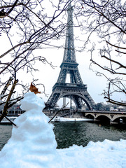 <p>it is snowing</p>