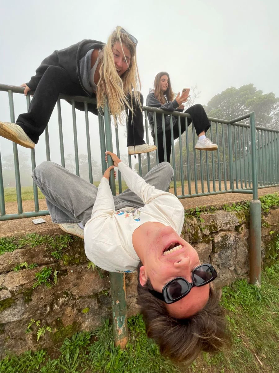 <p>hang out with friends</p>