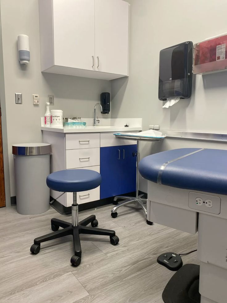 <p>кабінет лікаря / амбулаторія </p><p>(I went to the d__________ s__________ / d__________ o__________ for a check-up.)</p>
