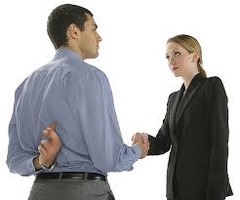 <p>white lie (n. phrase) /waɪt laɪ/ a small lie told to avoid hurting someone</p>