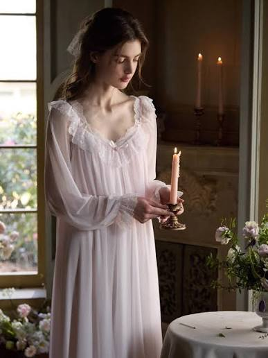 Nightgown / Nightshirt