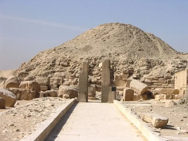 <p><span style="background-color: transparent;"><strong>Saqqara, 2400 BCE, Ancient Egypt</strong></span></p><ul><li><p><span style="background-color: transparent;">Teti was the first king of the Sixth Dynasty&nbsp;</span></p></li><li><p><span style="background-color: transparent;">The core is small blocks of local limestone and debris fill, originally cased in fine limestone&nbsp;</span></p></li><li><p><span style="background-color: transparent;">Gold stars on a dark blue background, reflect the tomb as a microcosm of the universe&nbsp;</span></p></li><li><p><span style="background-color: transparent;">Rituals and recitations cover the end of the corridor, the antechamber and the burial chamber</span></p></li><li><p><span style="background-color: transparent;">Planned decoration was never finished and suggests that he died unexpectedly</span></p></li></ul><p></p>