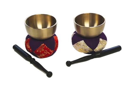 <p><span><span>What is the purpose of the bell and gong when we chant? [Mục đích của chuông và mỏ khi tụng kinh là gì?]</span></span></p>