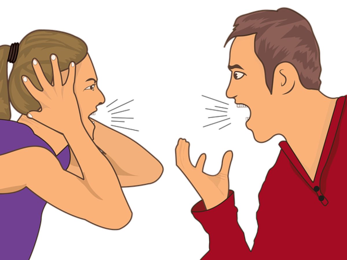 <p>To quarrel = to have quarrels with sb = to argue = to have arguments with sb</p>