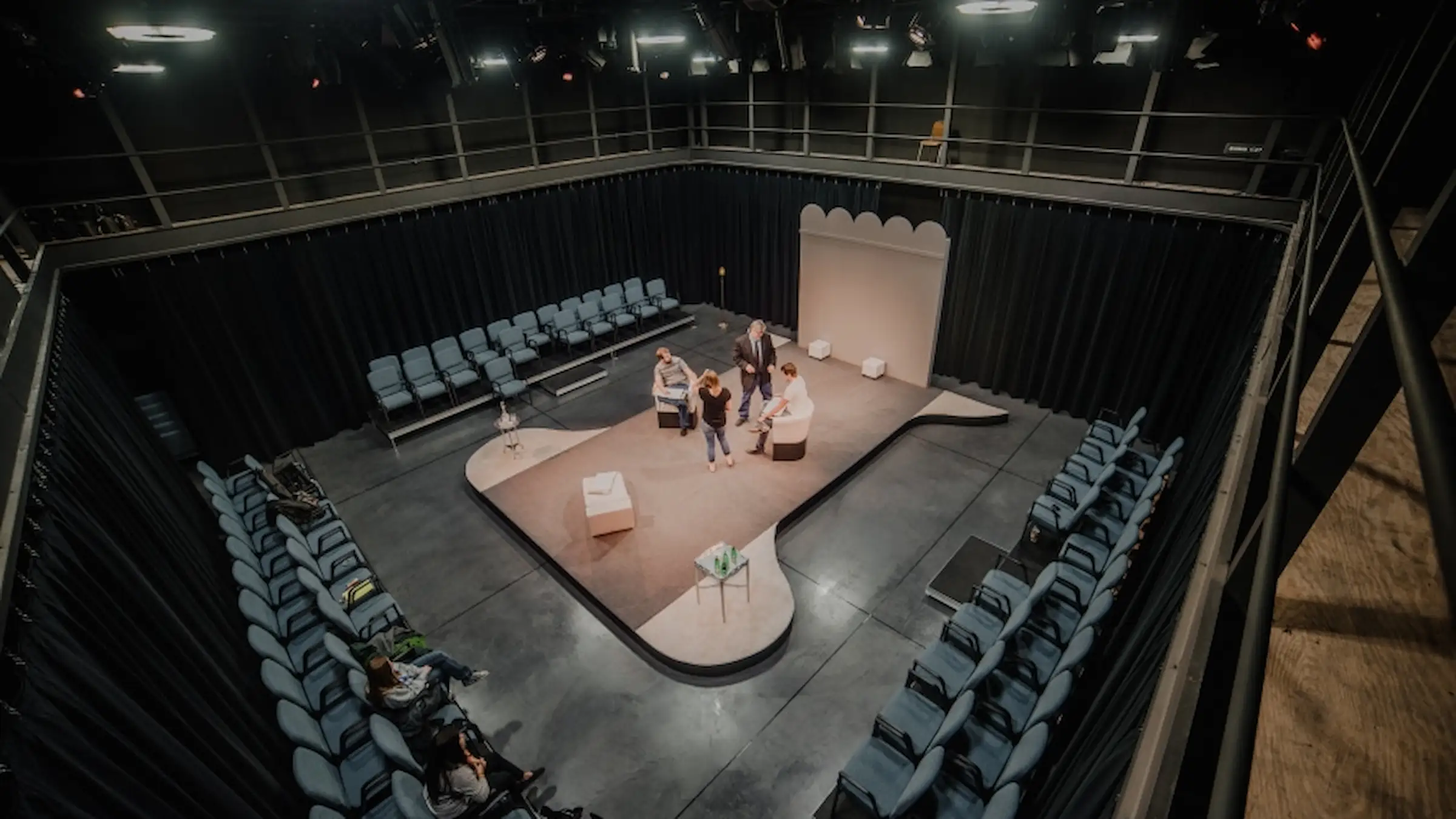<p>• <strong>VERSATILE</strong>: Can place any type of stage within it</p><p>• The audience can be placed anywhere</p><p>• Painted all black so that focus is on the performance</p><p>• Often used in schools for classrooms as well as performance spaces</p><p>•  Most theater studios and college theater departments have one or more.</p><p>•  Rutgers’ Levin Theater is a blackbox theater.</p>