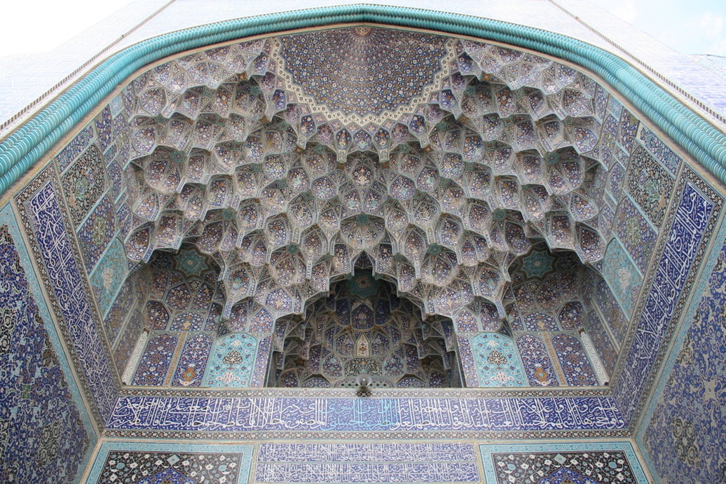 <p>a honeycomb-like decoration often applied in Islamic buildings to domes, niches, capitals, or vaults. The surface resembles intricate stalactites</p>