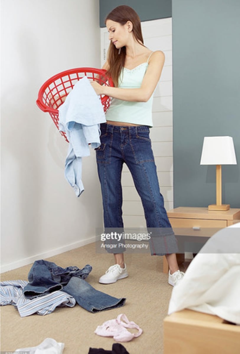 <p>(everyday English) quần áo bẩn Ví dụ: The child was wearing dirty clothes.</p>