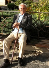 <p>người già</p><p>(Even his closest friends had to accept the fact that it's almost impossible for an ___ to adopt a new routine.)</p>