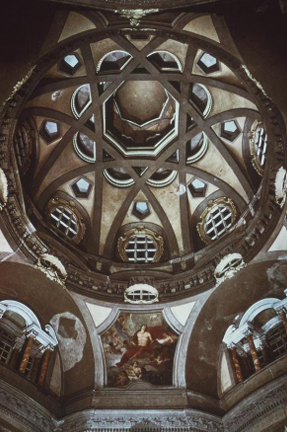 <ul><li><p>church = own order </p></li><li><p>complex geometry (circle, square, oval, octogan) </p></li><li><p>dome = not a solid vault, interlaced ribs + openings </p></li><li><p>illuinate circular ribs </p></li><li><p>windows = closer 2 drum = not outside = open 2 chamber - alows for light diffusion + control </p></li><li><p>inspo: great mosque of Cordoba </p></li></ul><p></p><p><span>- complex geometries</span><br><span>- domes isn't solid, ribs &amp; openings</span><br><span>- windows lead to a chamber, so light comes in controlled thru chamber, then into main space</span><br><span>- drums open to chamber</span></p>