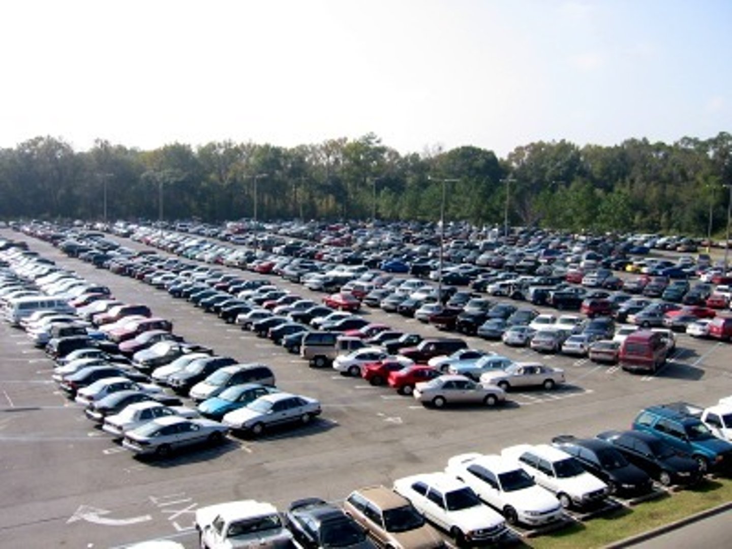<p>parking lot (stay+car+large place)</p>