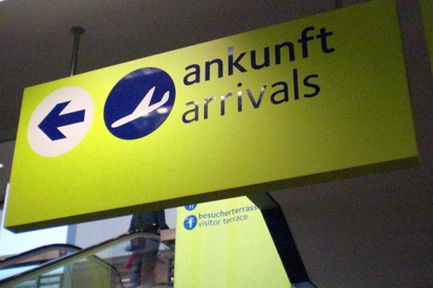 <p>to arrive</p>