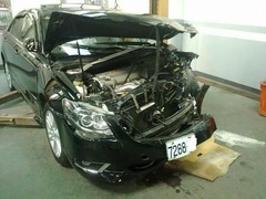 <p>bị đâm</p>