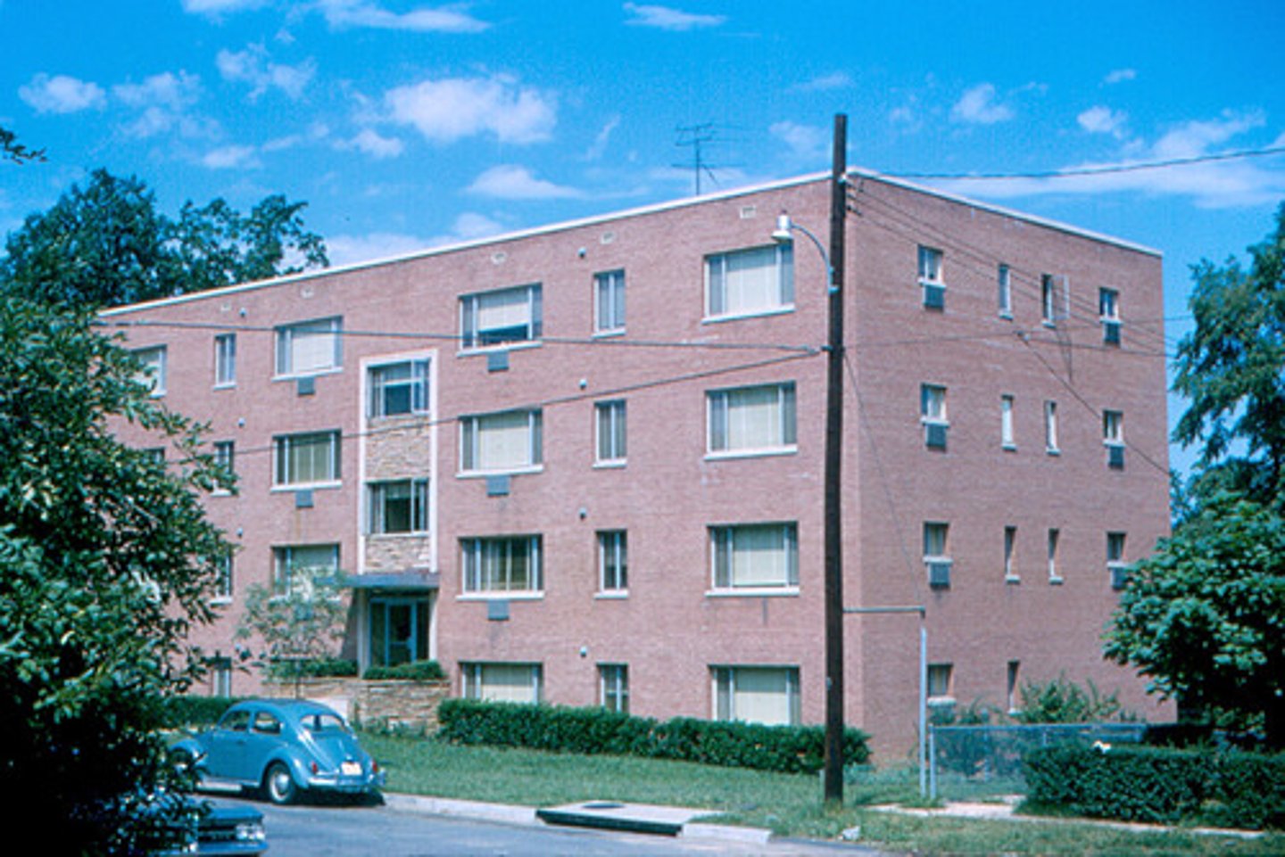 <p>apartment, شقة</p><p>die Apartments</p><p>Wir haben ein Apartment gemietet.</p>