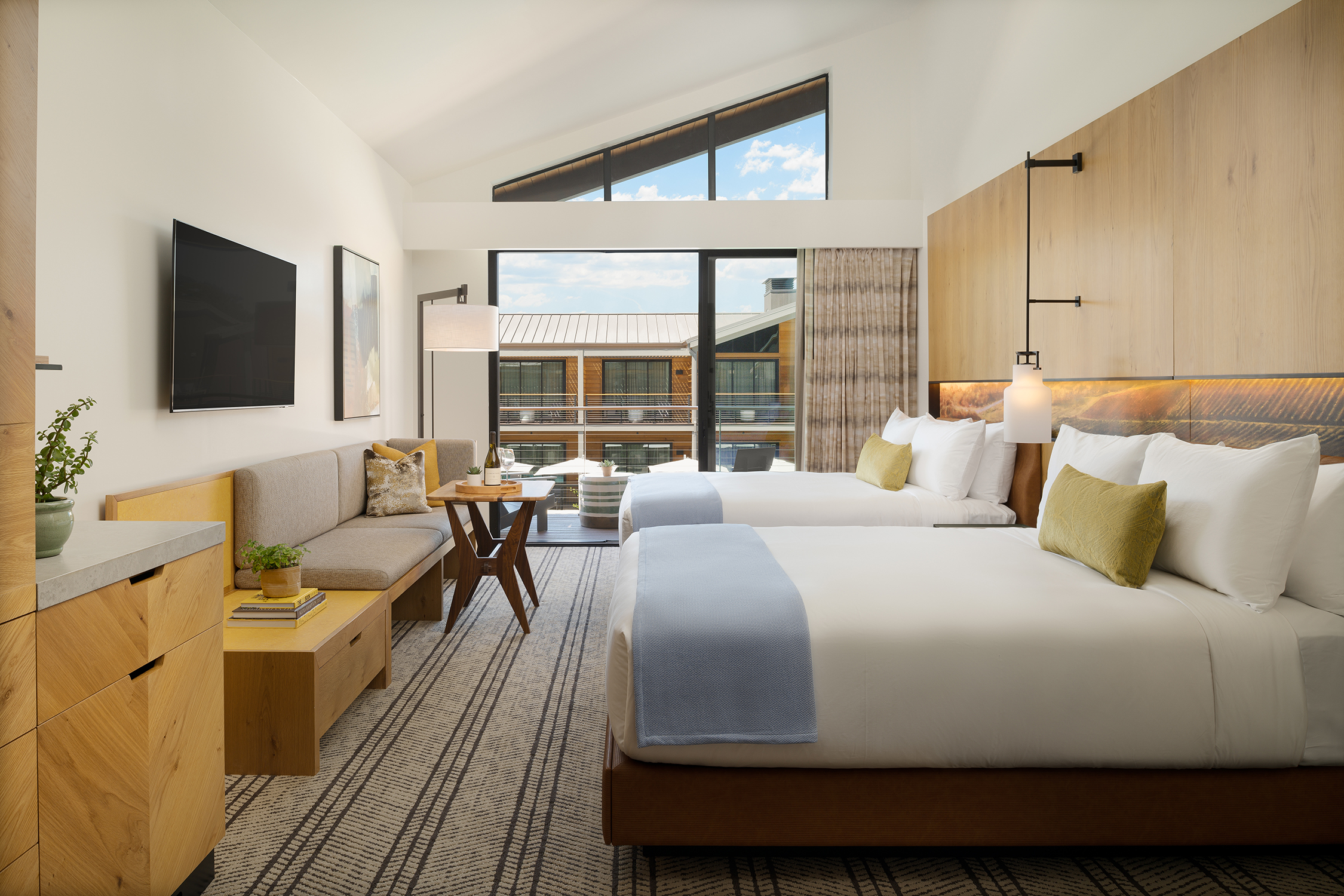 <p>The hotel room</p>