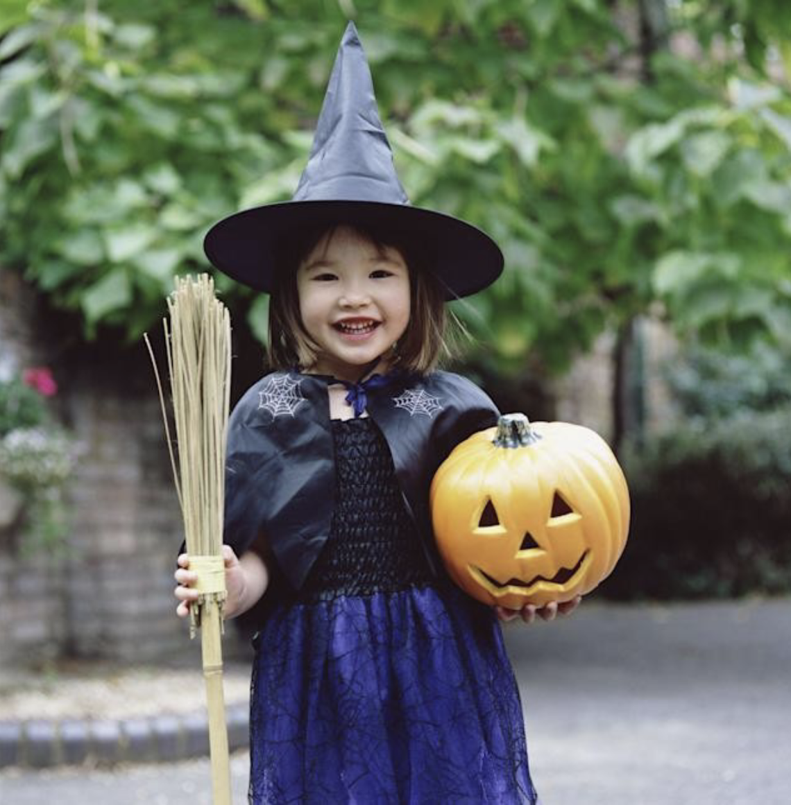 <ul><li><p>1500’s —> witches thought to fly on brooms + wear conical hats that typically depicted a healer, co-opted for witch identification</p></li><li><p>often associated w/dark colours (for death) + things that are creepy, i.e. spiderwebs (evil, poisonous, harmful to us etc..)</p></li><li><p>Hallows Eve —> 31st of October, boundary b/2een regular + “holy” days (a.k.a. all saints day), during this window spirits can come from the world between ours + theirs via portals, dressing up in costume allowed you to avoid being detected by spirits + pumpkins were carved in the shape of lanterns to deter spirits (where dressing up + carving pumpkins come from), in Celtic times this was seen as a harvest celebration which occured at the end of Autumn, + the beginning of winter (interesting boundary found between seasons of “life” and “death” )</p></li><li><p>All Saints Day —> Nov. 1st, the day where martry’d saints are celebrated</p></li></ul><p></p>