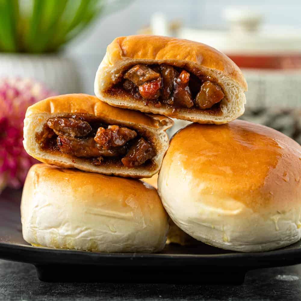 <p>barbecued pork buns</p>